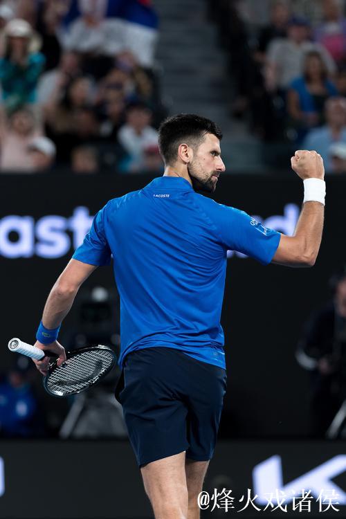 澳网次日德约科维奇逆转晋级 辛纳豪取跨年15连胜 澳网次日德约科维奇逆转晋级 辛纳豪取跨年15连胜